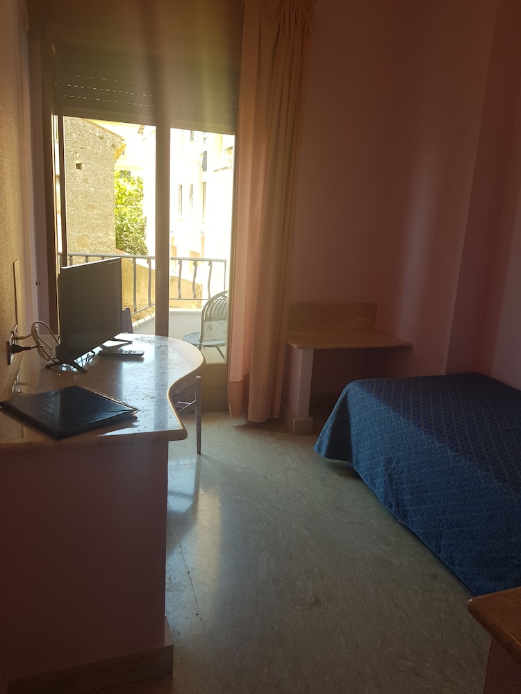 Hotel Vello d'Oro — Hotel rooms in Taormina, Sicily