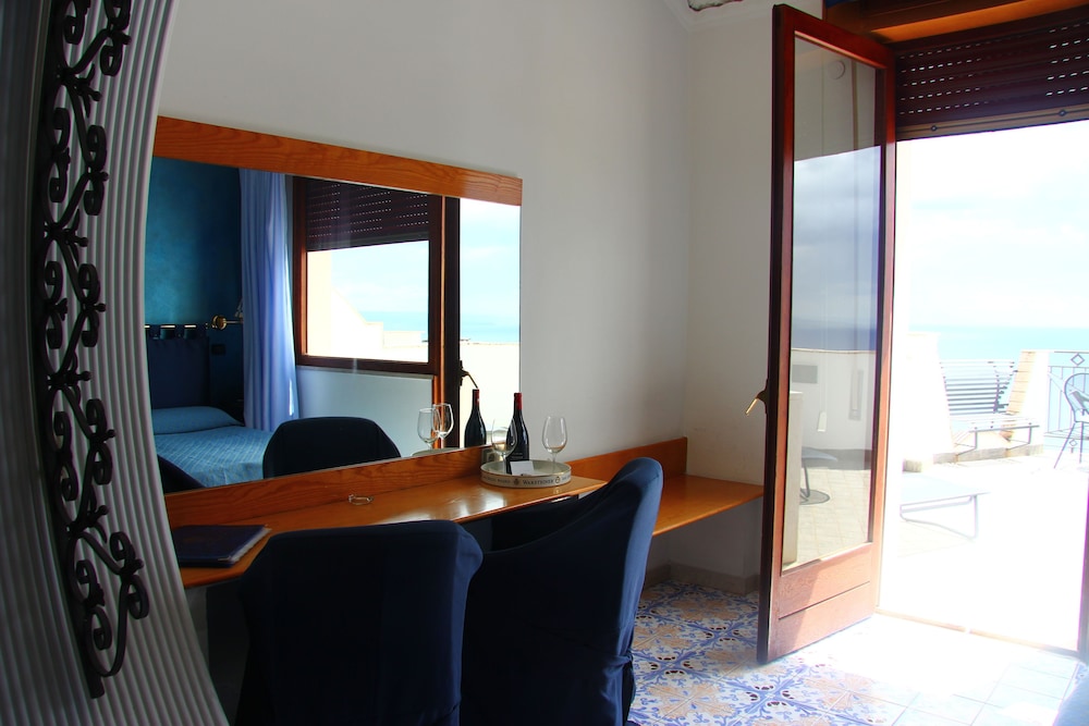 Hotel Vello d'Oro — Hotel rooms in Taormina, Sicily