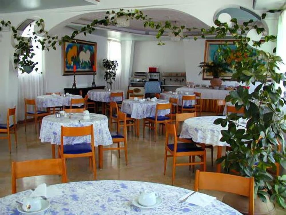 Hotel Vello d'Oro — Restaurant & bars in Taormina, Sicily