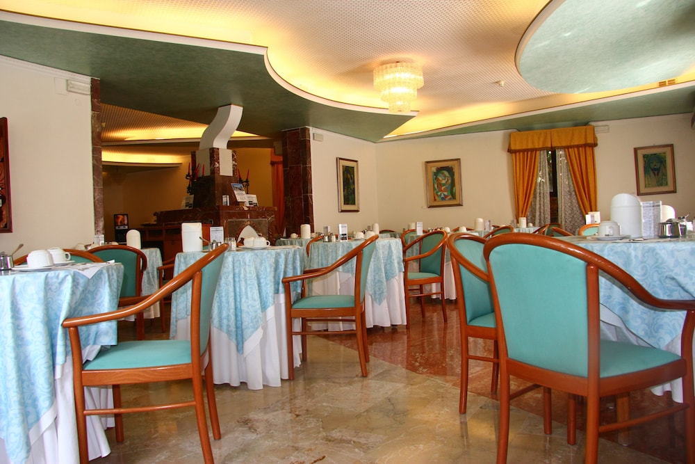 Hotel Vello d'Oro — Restaurant & bars in Taormina, Sicily