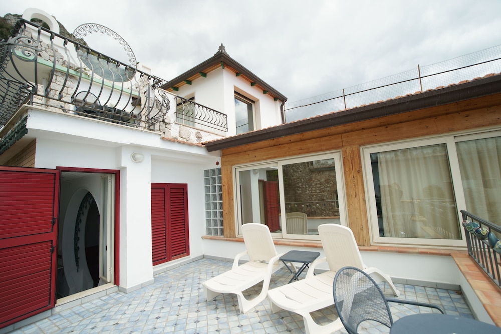 Hotel Vello d'Oro — Hotel building in Taormina, Sicily