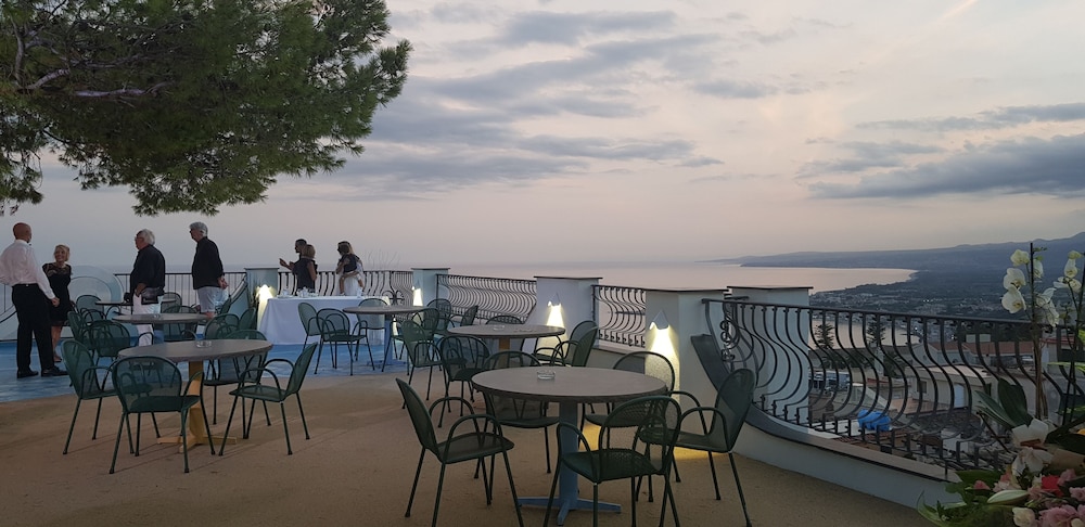 Hotel Vello d'Oro — Restaurant & bars in Taormina, Sicily