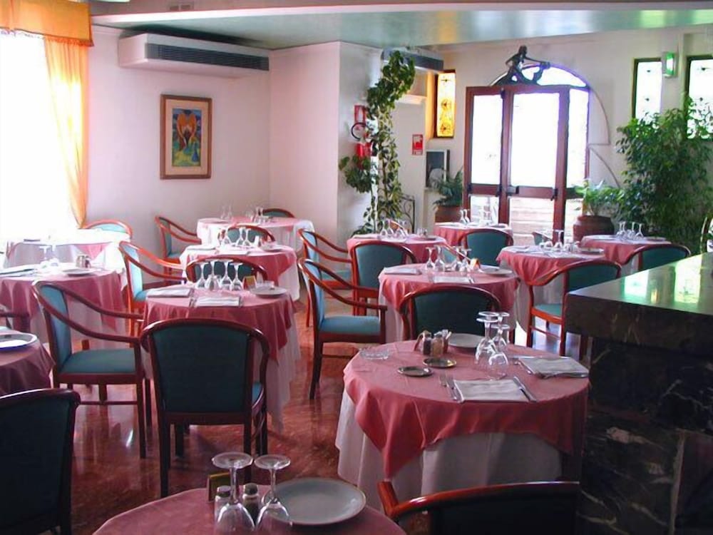 Hotel Vello d'Oro — Restaurant & bars in Taormina, Sicily