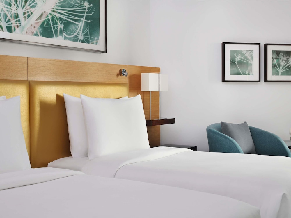 Mövenpick Hotel Jumeirah Beach — Hotel rooms in Dubai