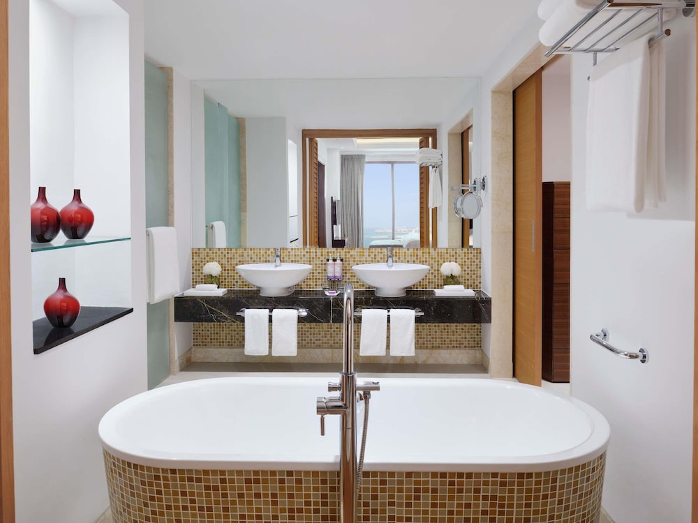 Mövenpick Hotel Jumeirah Beach — Hotel rooms in Dubai
