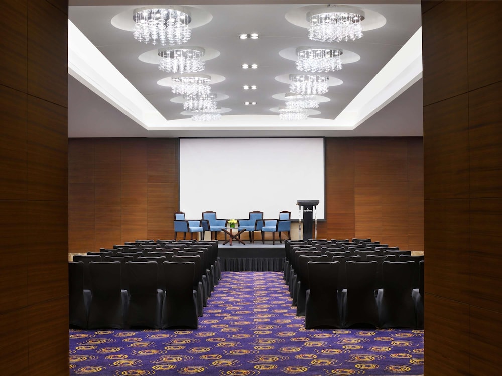 Mövenpick Hotel Jumeirah Beach — Hotel building in Dubai