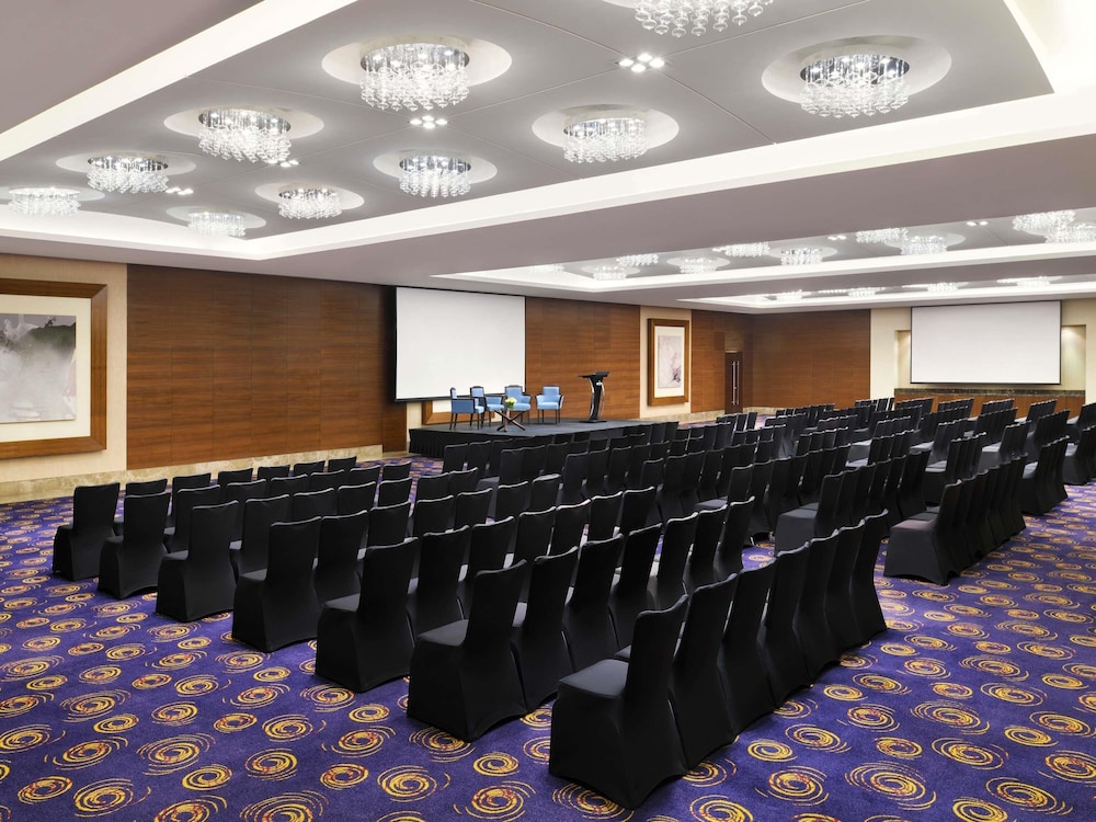 Mövenpick Hotel Jumeirah Beach — Hotel building in Dubai