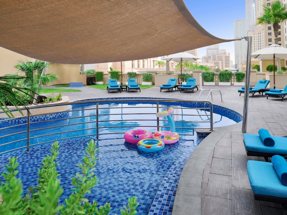 Mövenpick Hotel Jumeirah Beach — Swimming pool in Dubai
