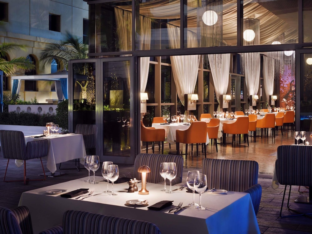 Mövenpick Hotel Jumeirah Beach — Restaurant & bars in Dubai
