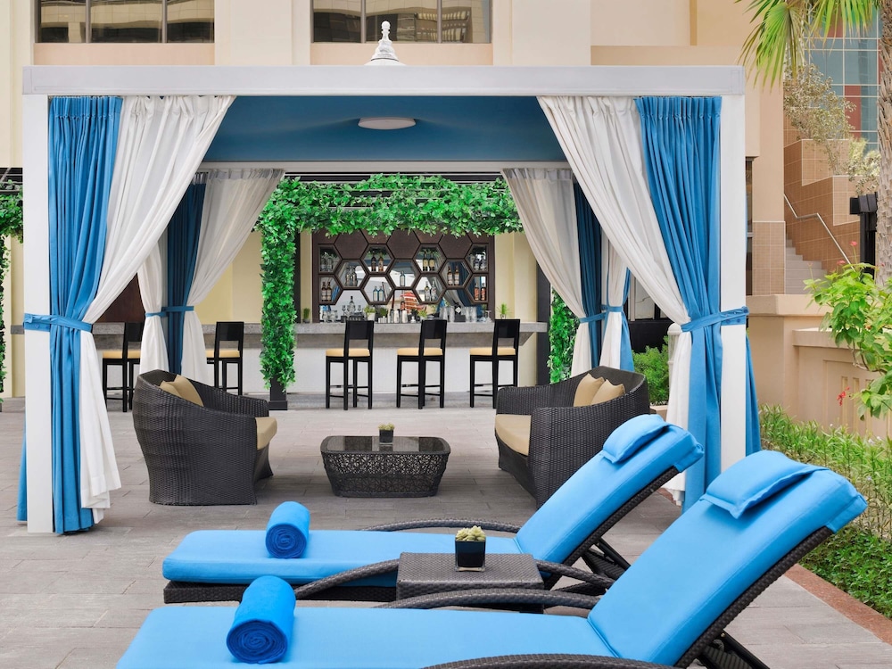 Mövenpick Hotel Jumeirah Beach — Restaurant & bars in Dubai