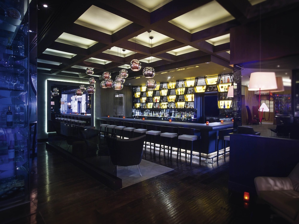 Mövenpick Hotel Jumeirah Beach — Restaurant & bars in Dubai