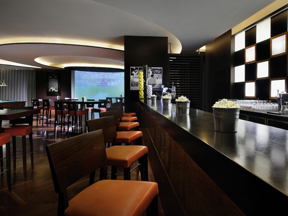 Mövenpick Hotel Jumeirah Beach — Restaurant & bars in Dubai