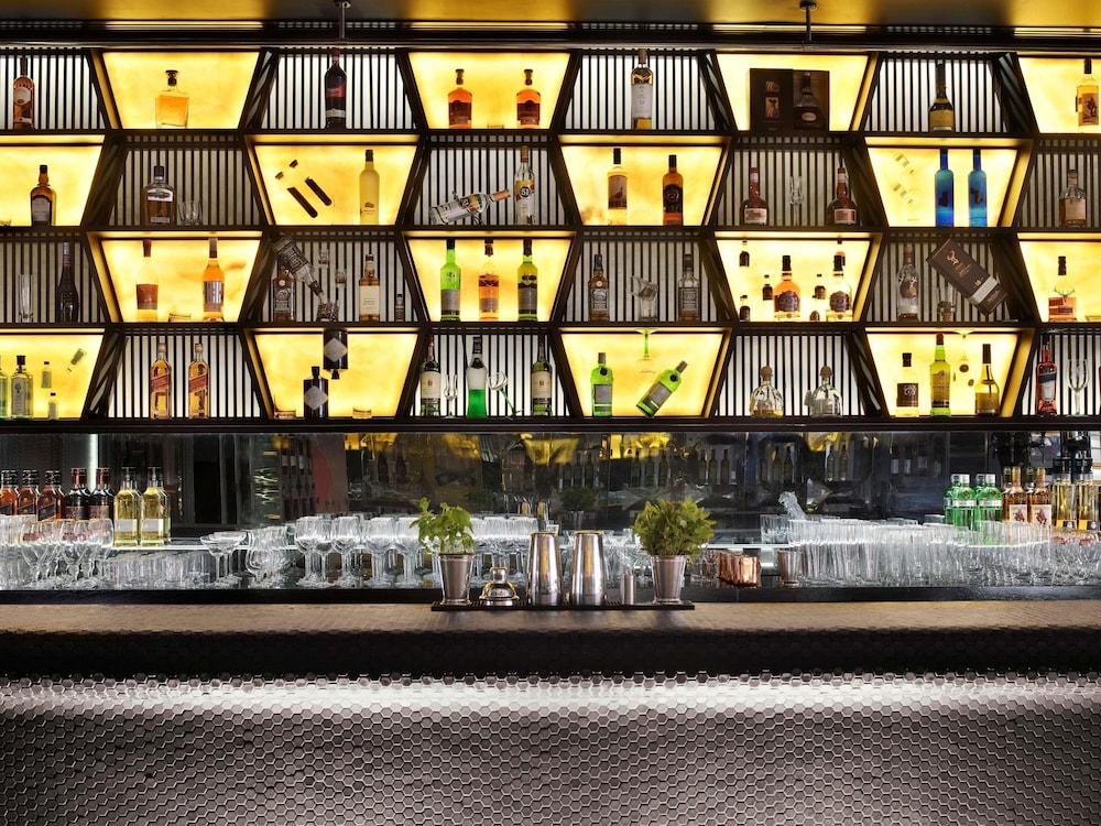 Mövenpick Hotel Jumeirah Beach — Restaurant & bars in Dubai