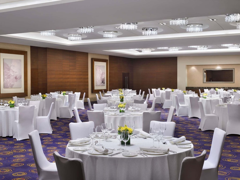 Mövenpick Hotel Jumeirah Beach — Restaurant & bars in Dubai
