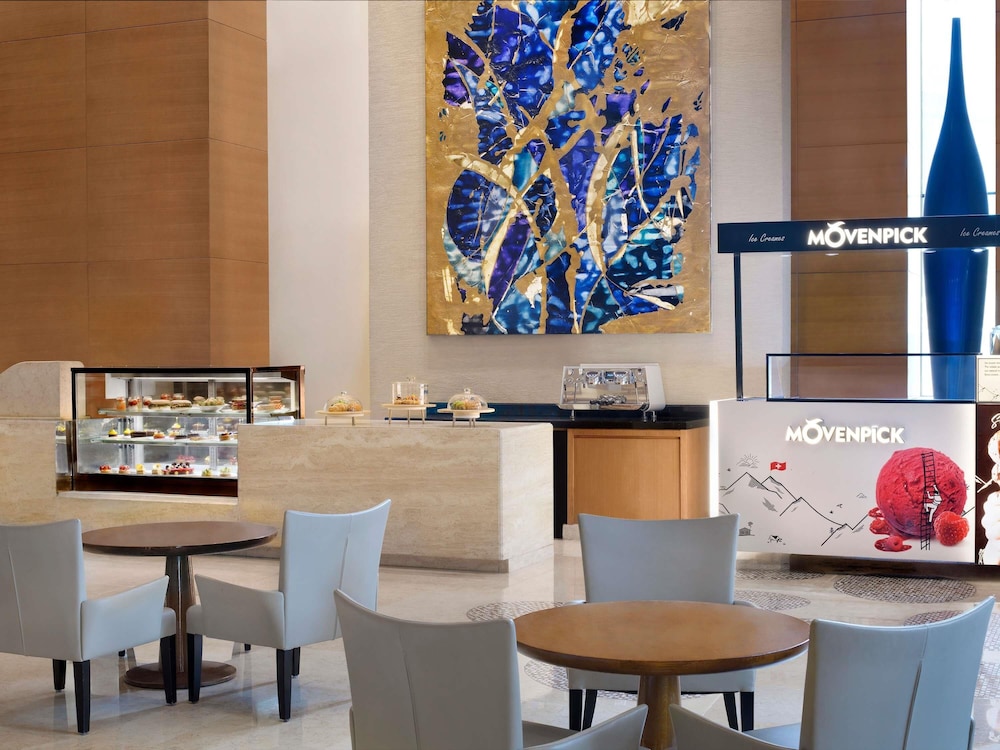 Mövenpick Hotel Jumeirah Beach — Restaurant & bars in Dubai