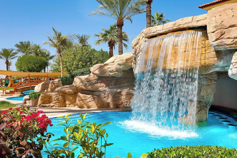 The Ritz-Carlton, Dubai — Swimming pool in Dubai
