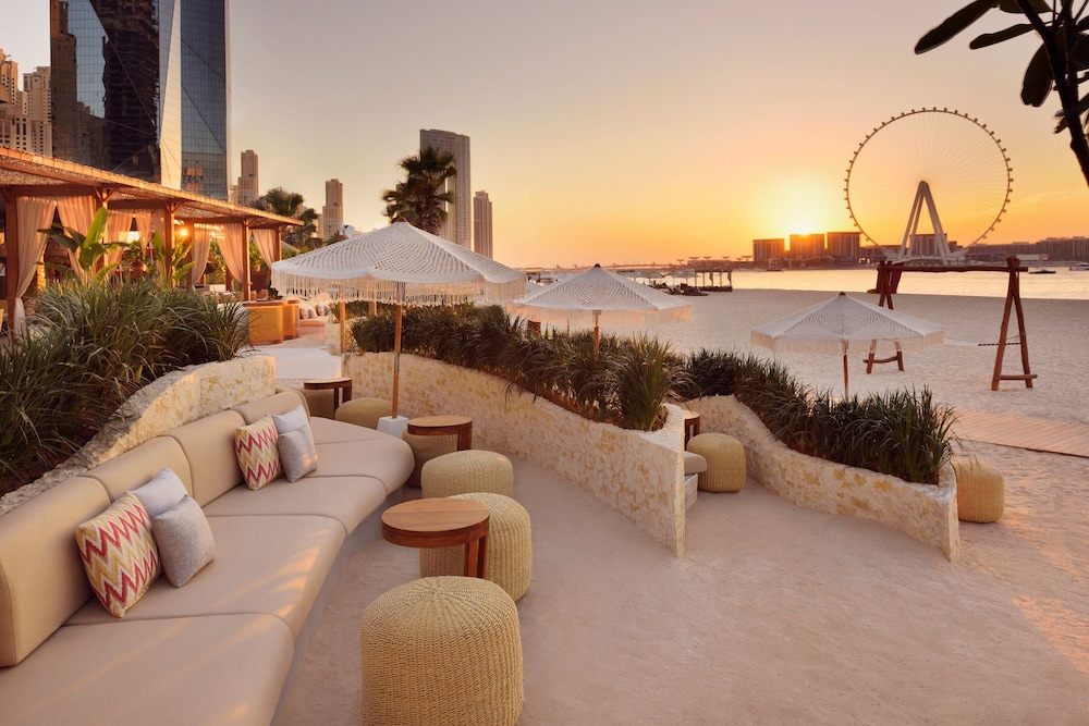 The Ritz-Carlton, Dubai — Restaurant & bars in Dubai