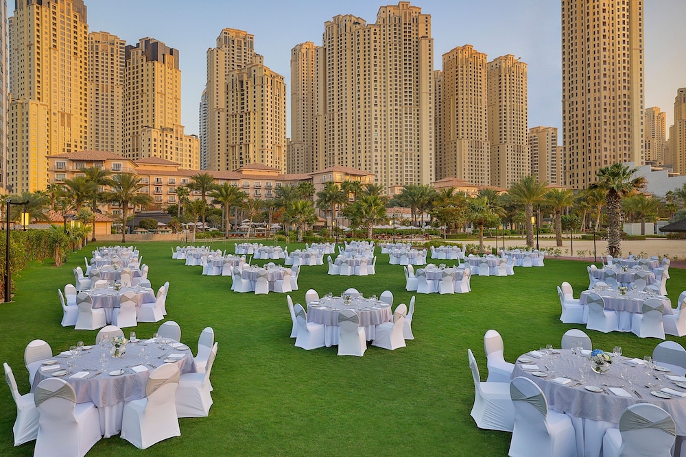 The Ritz-Carlton, Dubai — Restaurant & bars in Dubai