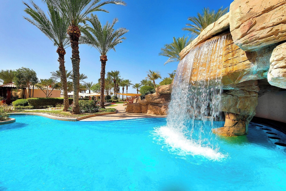 The Ritz-Carlton, Dubai — Swimming pool in Dubai