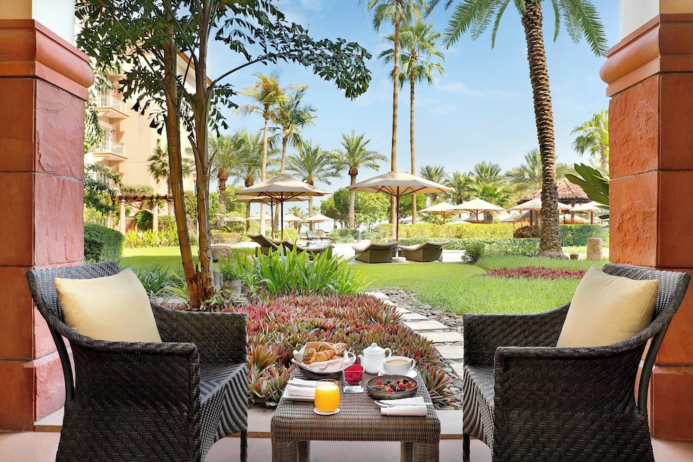 The Ritz-Carlton, Dubai — Restaurant & bars in Dubai