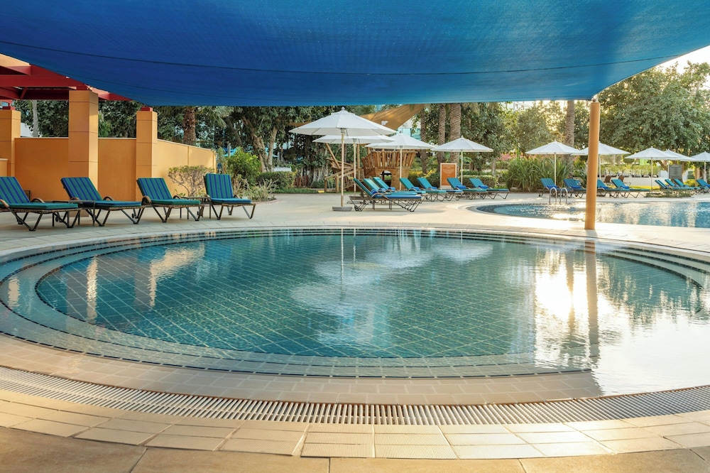 Sheraton Jumeirah Beach Resort — Swimming pool in Dubai