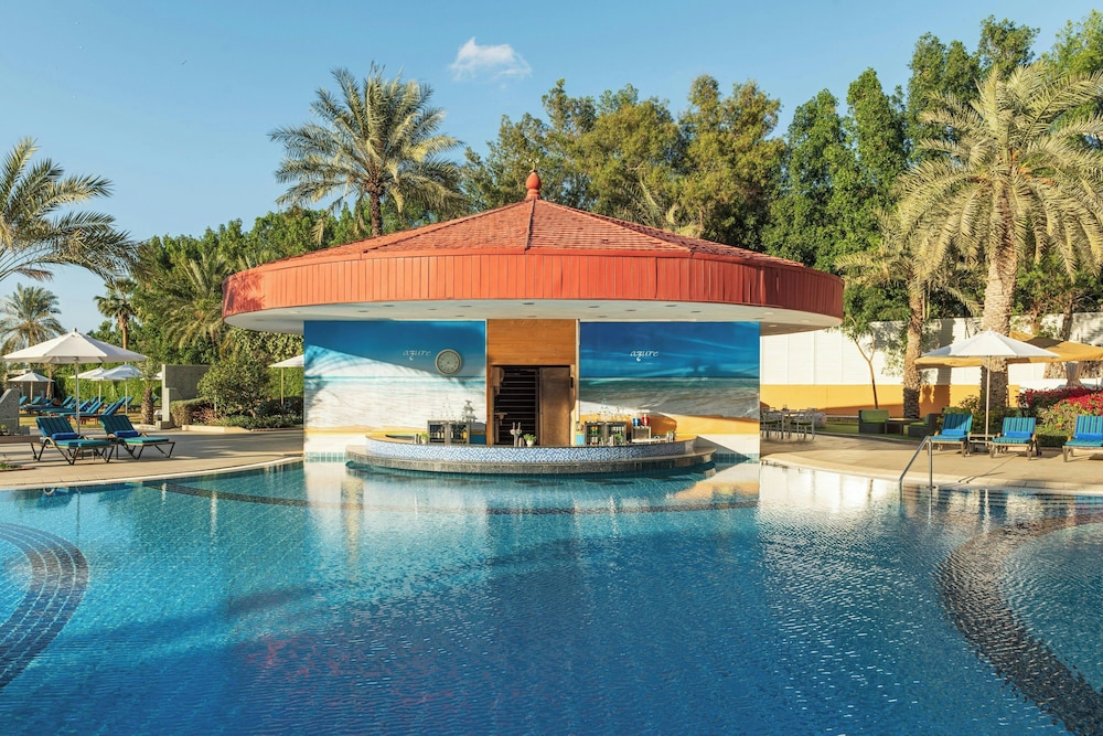 Sheraton Jumeirah Beach Resort — Swimming pool in Dubai
