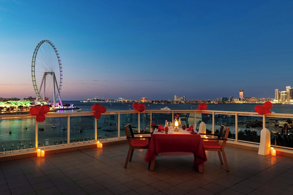 Sheraton Jumeirah Beach Resort — Restaurant & bars in Dubai