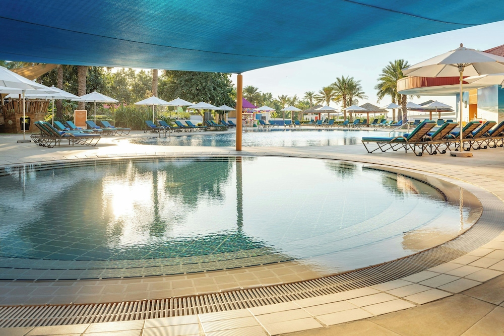 Sheraton Jumeirah Beach Resort — Swimming pool in Dubai