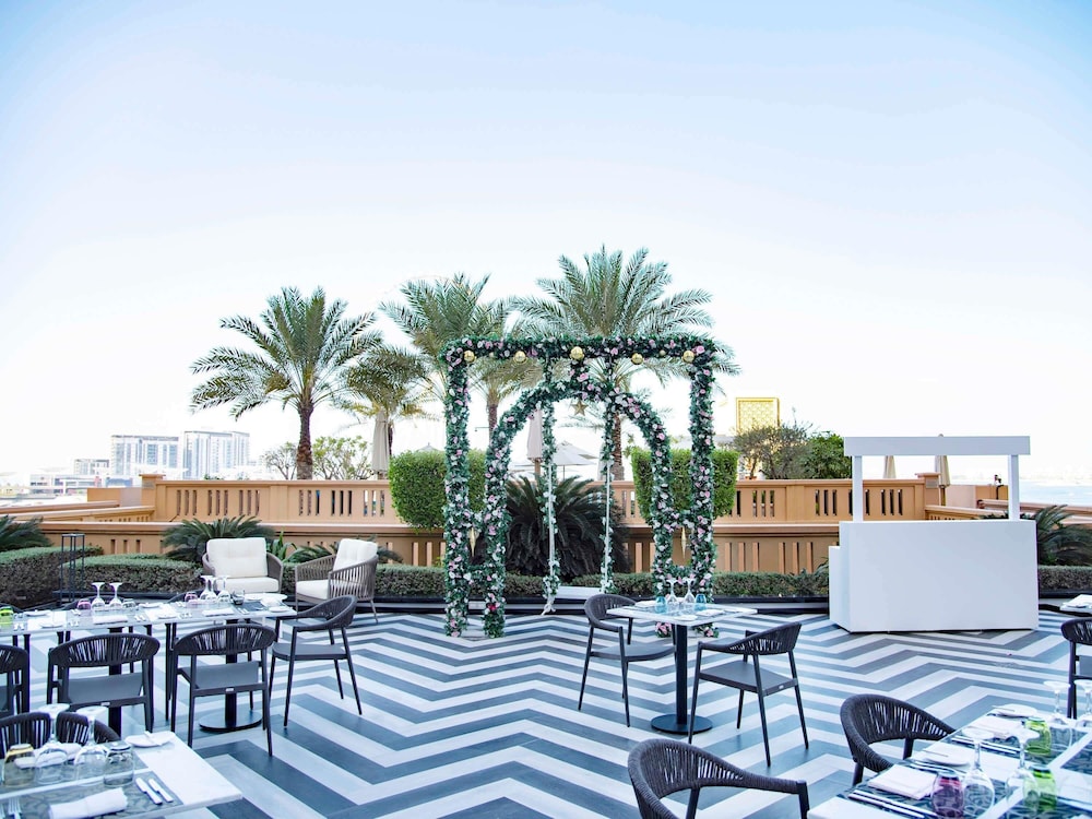 Sofitel Dubai Jumeirah Beach — Restaurant in Dubai