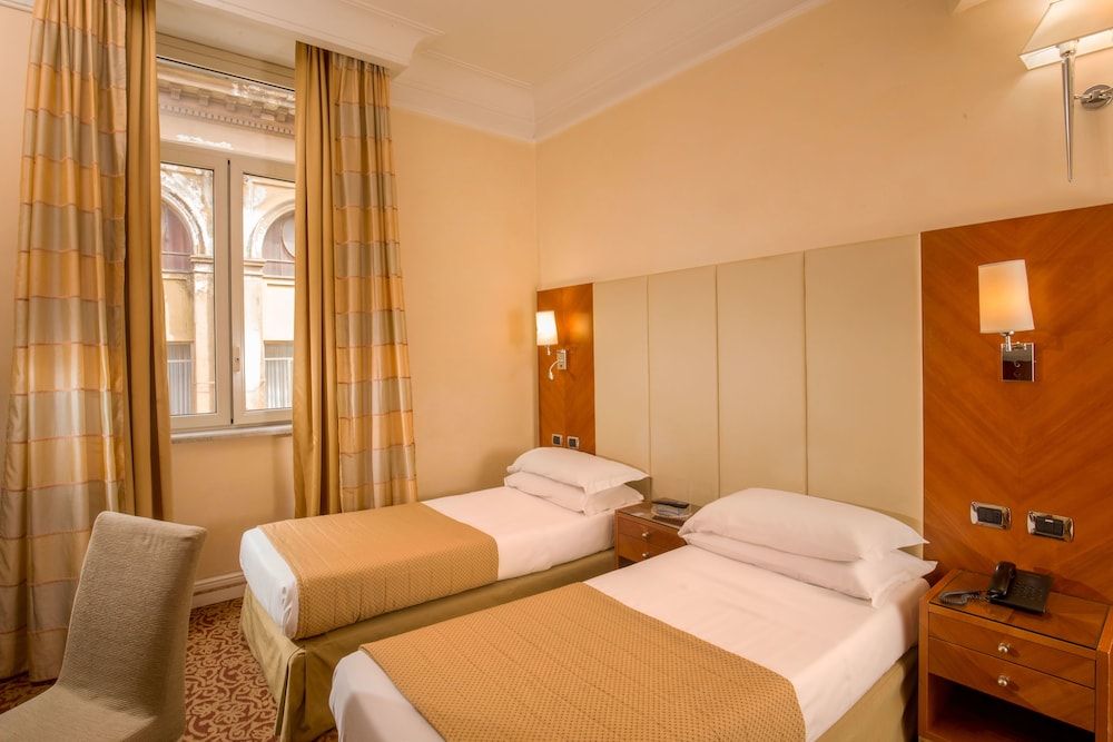 Suite Opera Rooms
