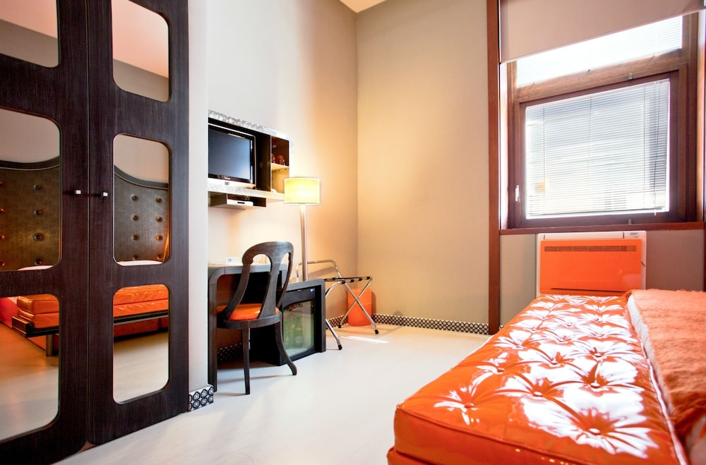Orange Hotel — Hotel rooms in Rome, Lazio