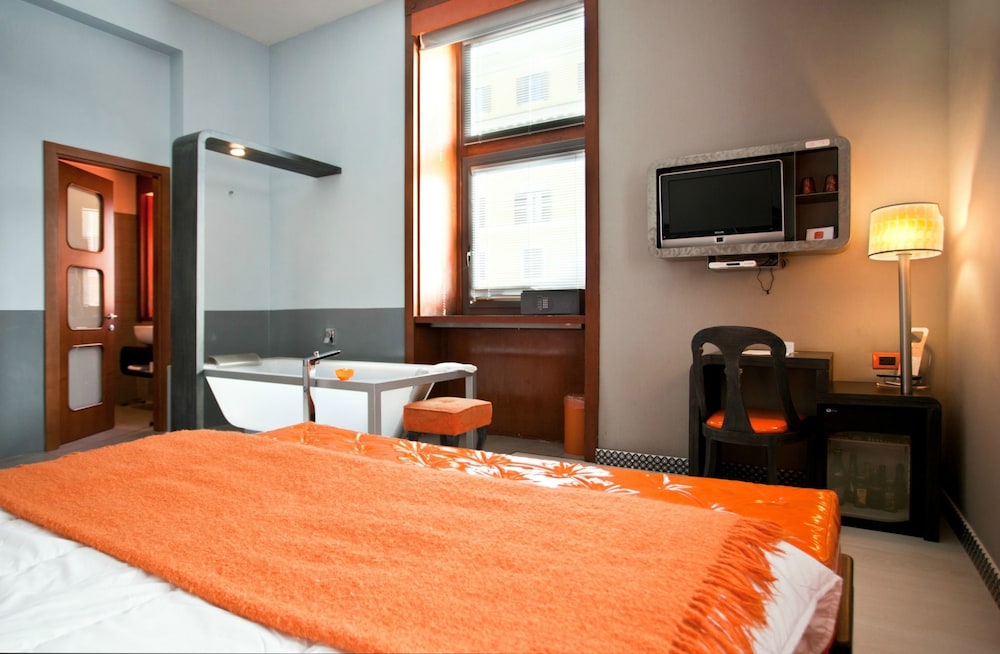Orange Hotel — Hotel rooms in Rome, Lazio