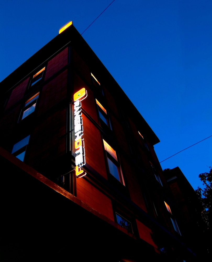 Orange Hotel — Hotel building in Rome, Lazio