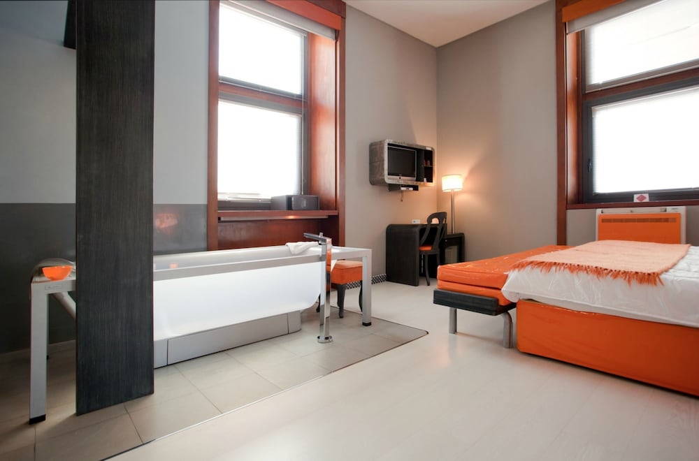 Orange Hotel — Hotel rooms in Rome, Lazio