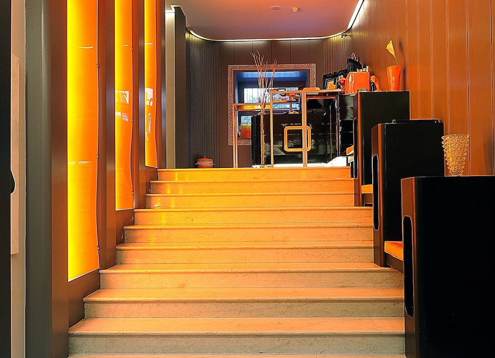 Orange Hotel — Hotel building in Rome, Lazio