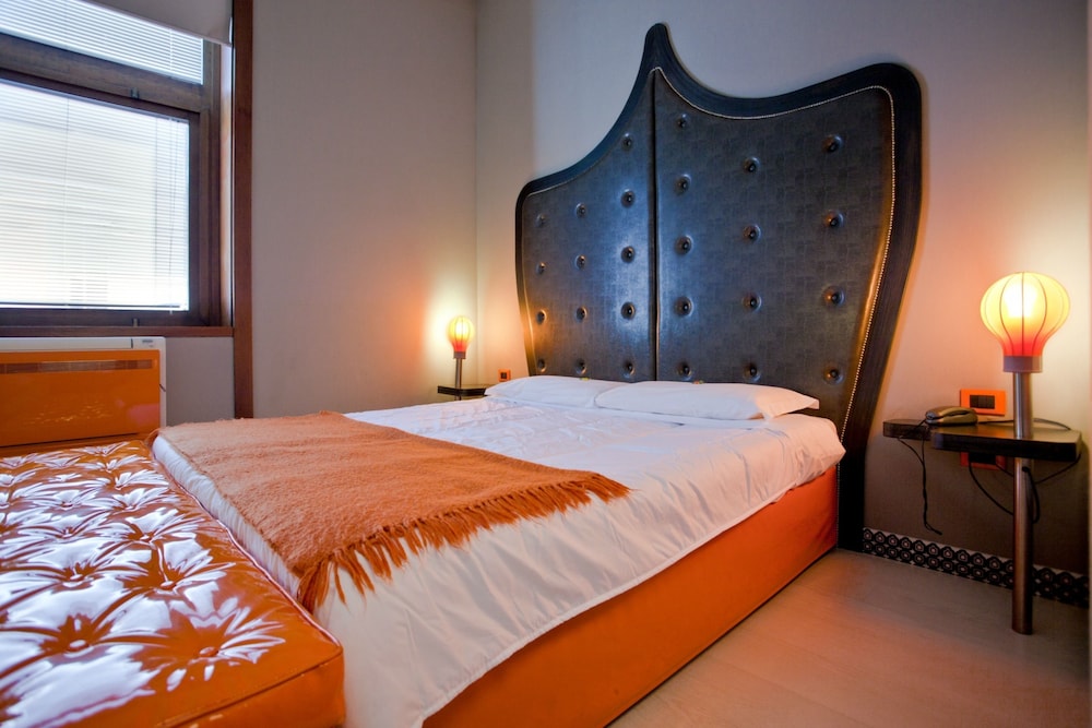 Orange Hotel — Hotel rooms in Rome, Lazio