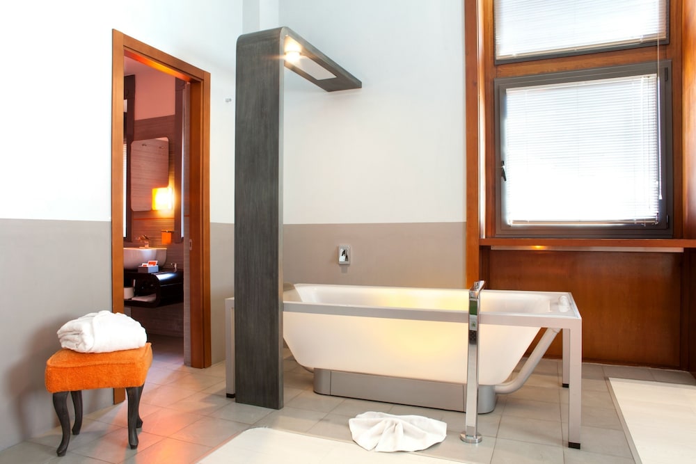 Orange Hotel — Hotel rooms in Rome, Lazio