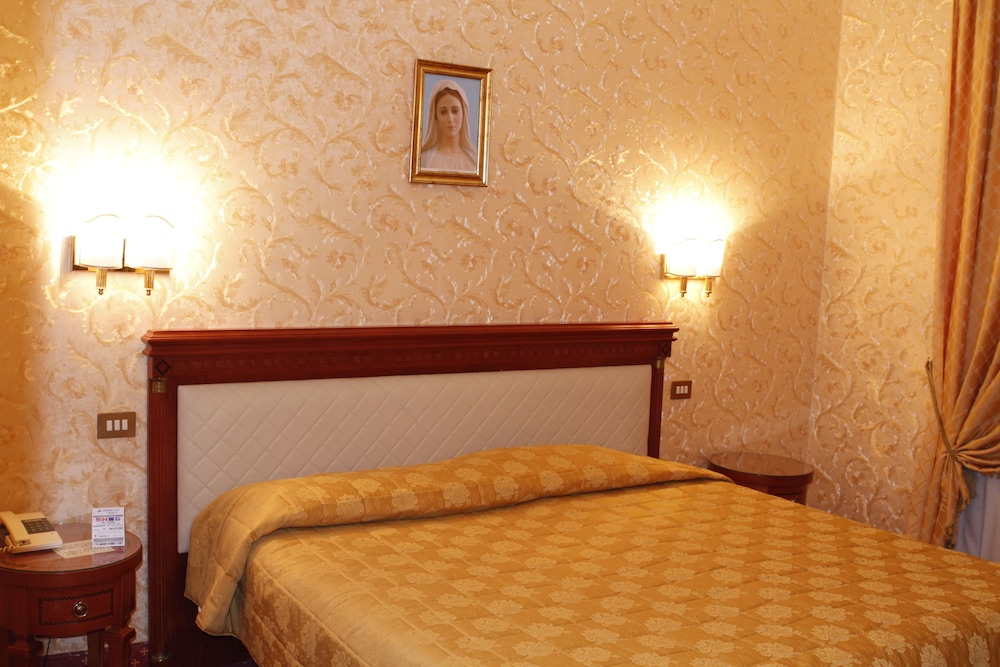 Pace Helvezia — Hotel rooms in Rome, Lazio
