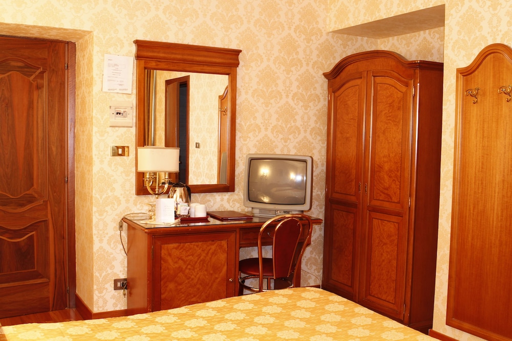 Pace Helvezia — Hotel rooms in Rome, Lazio