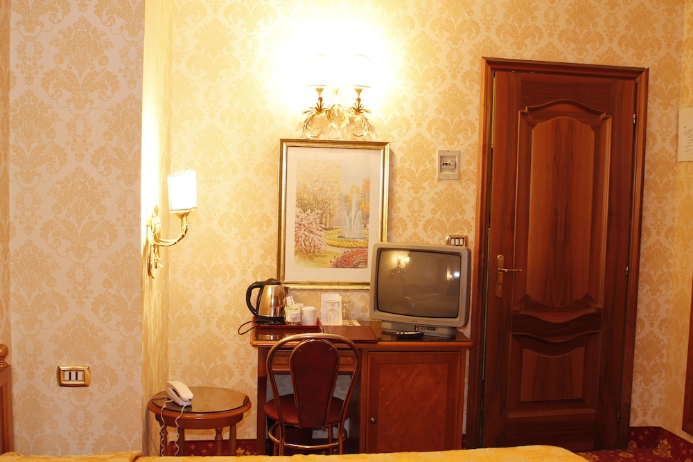 Pace Helvezia — Hotel rooms in Rome, Lazio