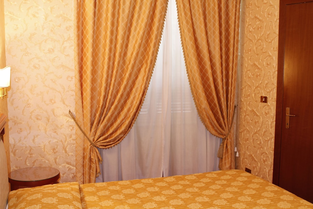 Pace Helvezia — Hotel rooms in Rome, Lazio