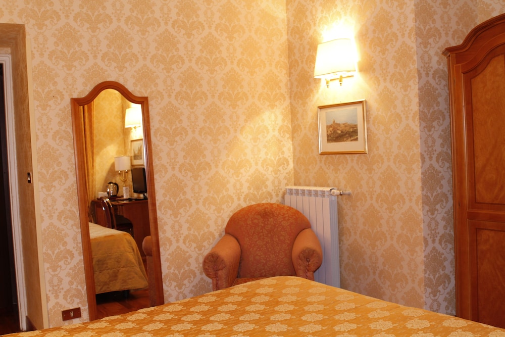 Pace Helvezia — Hotel rooms in Rome, Lazio