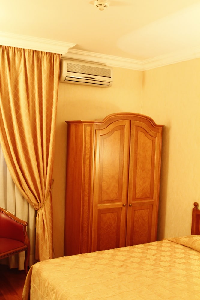 Pace Helvezia — Hotel rooms in Rome, Lazio