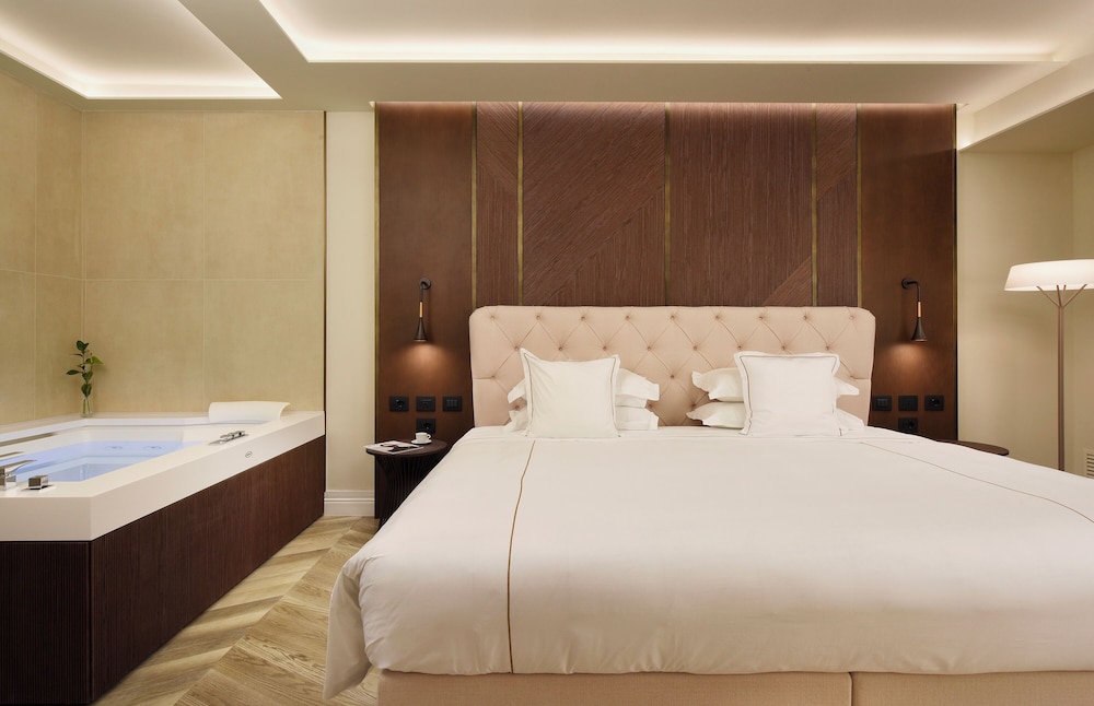 FH55 Grand Hotel Palatino — Hotel rooms in Rome, Lazio