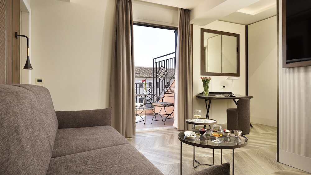 FH55 Grand Hotel Palatino — Hotel rooms in Rome, Lazio