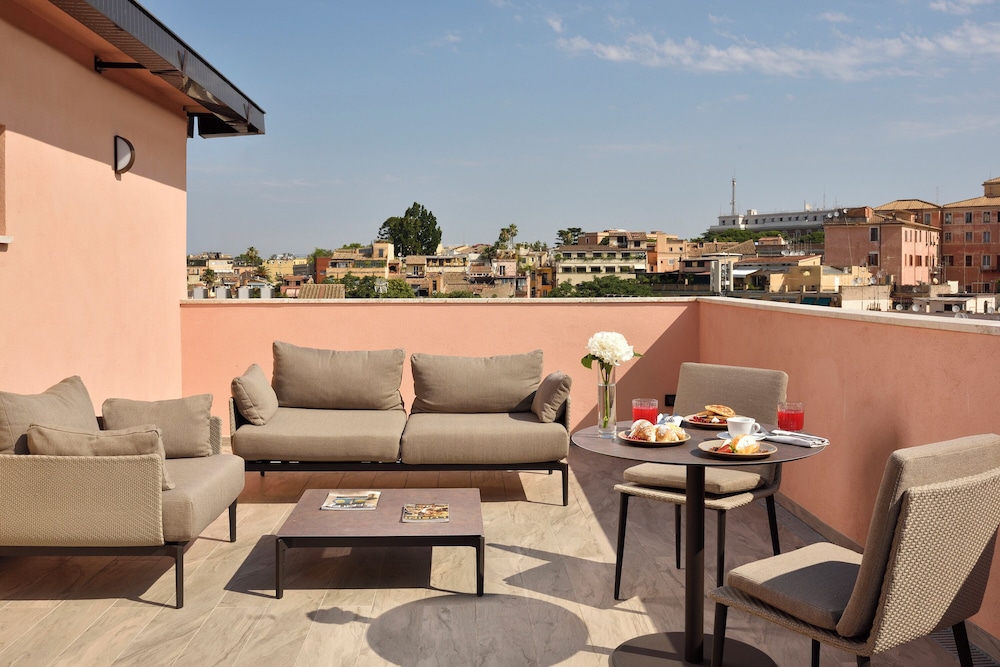 FH55 Grand Hotel Palatino — Hotel building in Rome, Lazio