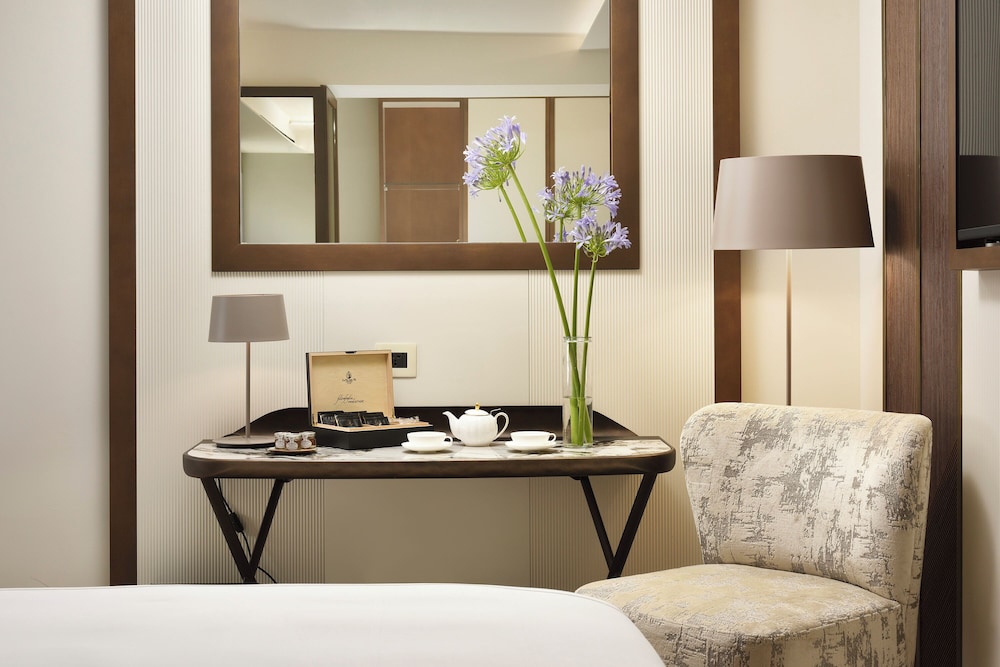 FH55 Grand Hotel Palatino — Hotel rooms in Rome, Lazio