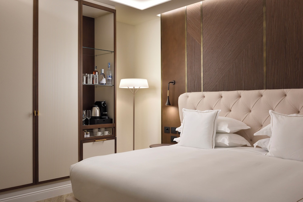 FH55 Grand Hotel Palatino — Hotel rooms in Rome, Lazio