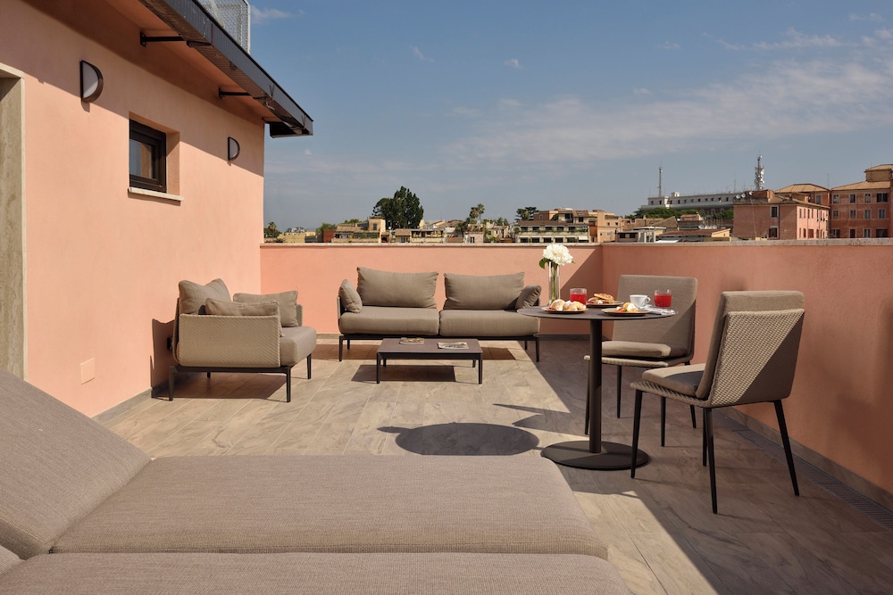 FH55 Grand Hotel Palatino — Hotel building in Rome, Lazio