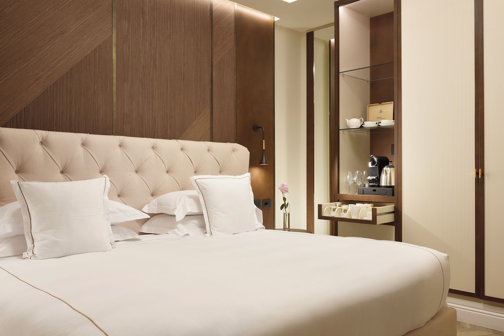 FH55 Grand Hotel Palatino — Hotel rooms in Rome, Lazio